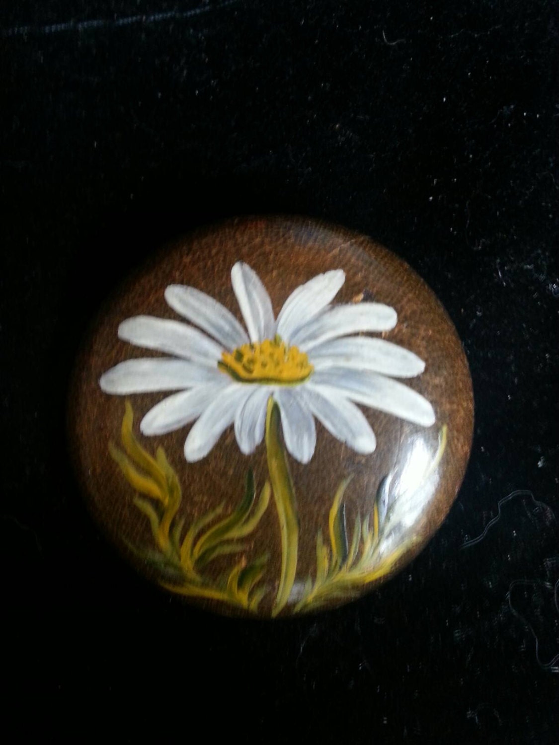 Vintage Handbemalt Stinkwood Runde Brosche Vintage Handbemalt Stinkwood Runde Brosche von JonHenrysCurios
