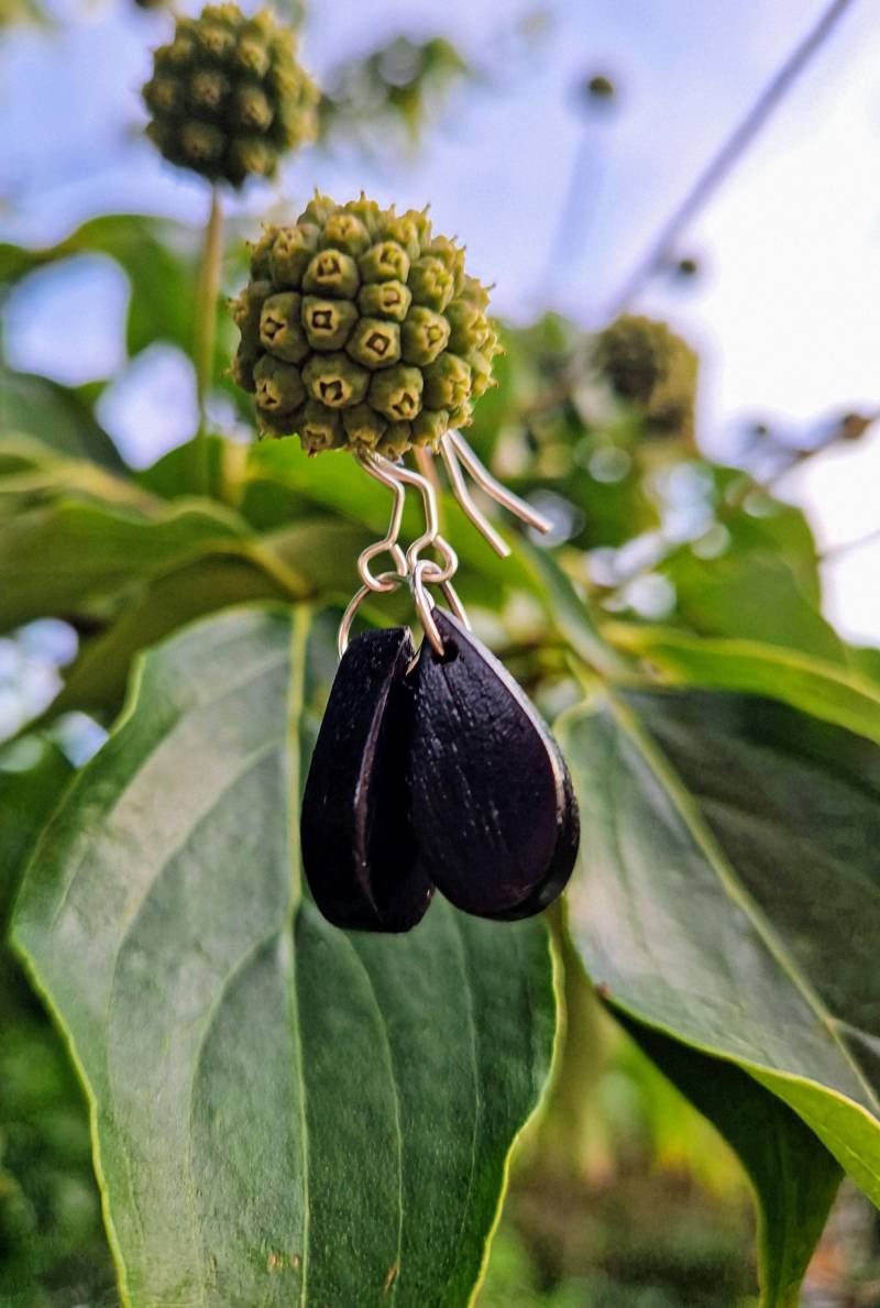 Ohrring, Holzohrring, Holzschmuck, Holz, Naturmaterialien, Handarbeit, Nussholz, Anhänger, Geschenk von JonaGoldHolzkunst