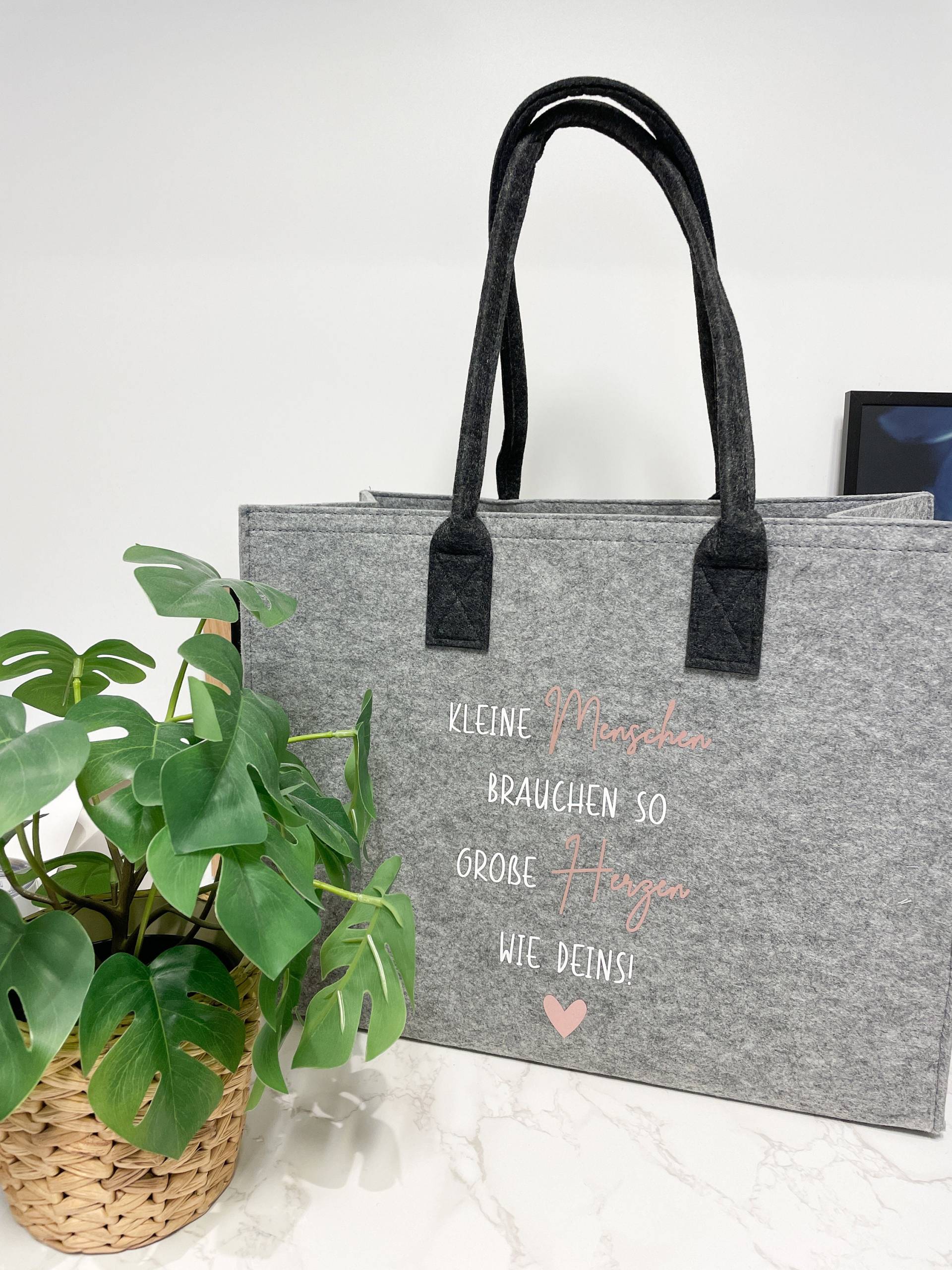 Filzkorb Erzieherin/Geschenk Lehrerin Kleine Menschen Brauchen So Große Herzen Wie Deins von JoneliHandmade