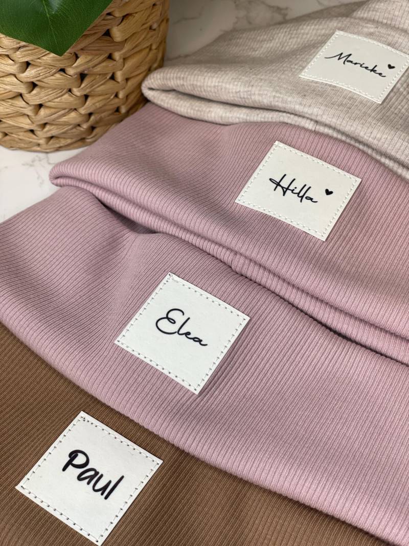 Personalisierte Beanie/Mütze Set Name Dreieckstuch Mit Liebe Genähte Und Personalisierte Hipster Für Kinder Erwachsene von JoneliHandmade