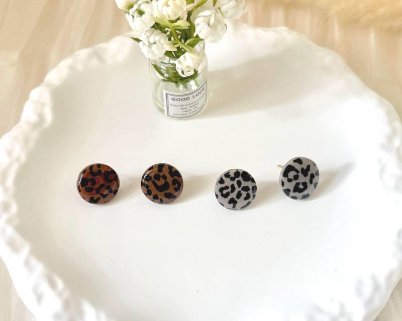 Leo Ohrstecker | Statement Fimo-Schmuck Animal Print Schmuck Leo Ohrstecker | Statement Fimo-Schmuck Animal Print Schmuck von Jonellaa