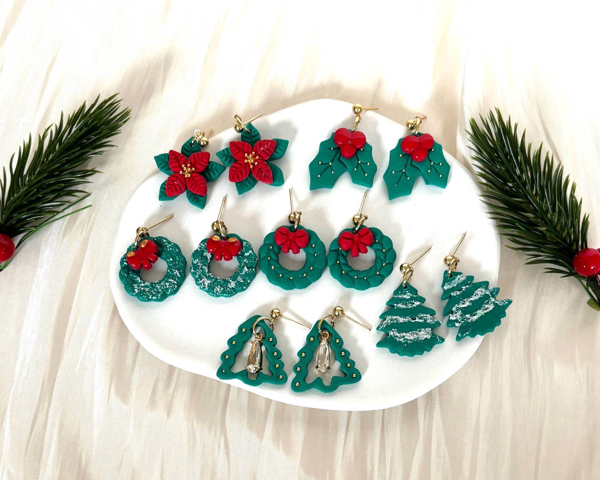 Polymer Clay Christmas Earrings Fimo Weihnachtsohrringe Handmade 24K Gold Plated Stainless Steel Studs Lightweight Holiday Jewelry Polymer Clay Christmas Earrings Fimo Weihnachtsohrringe Handmade 24K Gold Plated Stainless Steel Studs Lightweight Holiday Jewelry von Jonellaa