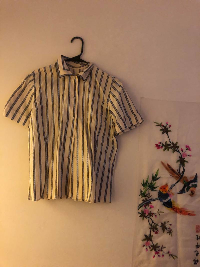90Er Jahre Gelbes Hemd, Gelb Gestreiftes Shirt Vintage Frau Sommer Gr. M 90Er Jahre Gelbes Hemd, Gelb Gestreiftes Shirt Vintage Frau Sommer Gr. M von JonesThrifting