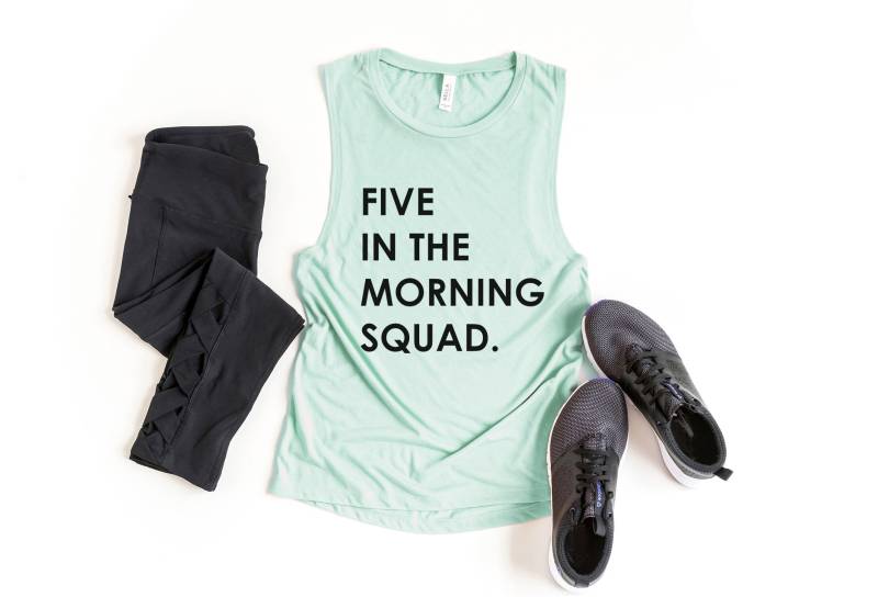 Damen Grafik Tanks/Five in The Morning Squad Tank Workout Motivationstraining Frauen Activewear von Jonesiesco