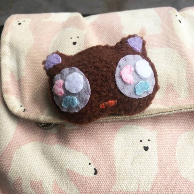Süße Filz Fleece Braune Kitty Brosche Tasche Pin Handmade Handgenäht Süße Filz Fleece Braune Kitty Brosche Tasche Pin Handmade Handgenäht von Jonisca