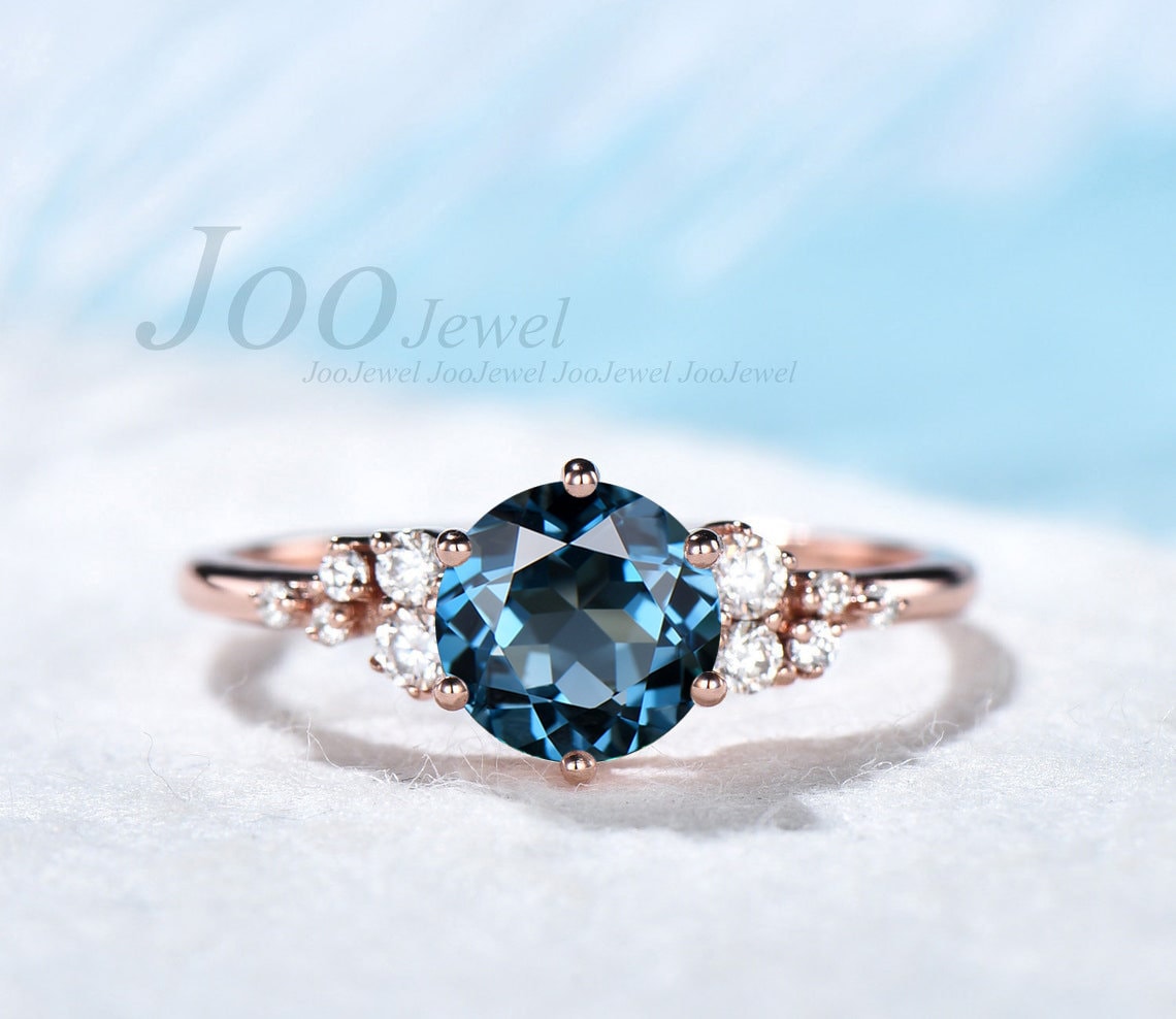 1Ct Natürlicher Londoner Blauer Topas Ring Vintage Rose Gold Runde Edelstein Verlobungsring Kristall Heilung Dezember Birthstone Geschenk Frauen von JooJewel