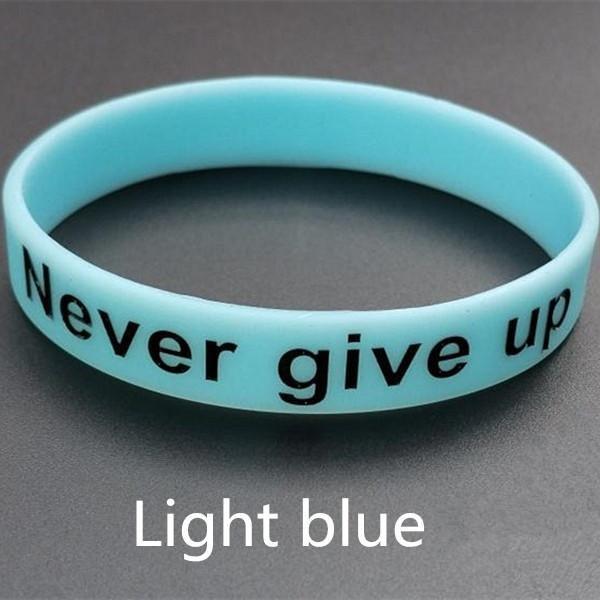 1 Stück „Never Give Up“-Armband für Männer und Frauen, Silikon-Armband, leuchtet im Dunkeln, Gummiband, leuchtendes, motivierendes Sport-Armband, Armreif-Zubehör Adult size 202 x 12 x 2mm hellblaue von Joom DACH