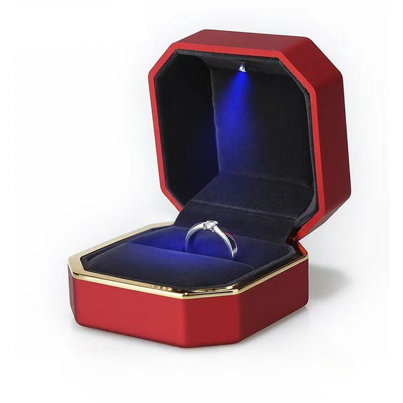 1 Stück LED Schmuck Ringbox Luxus Halskette Anhänger Geschenke Display Mit Licht Für Antrag Verlobung Hochzeit Etui rot von Joom DACH