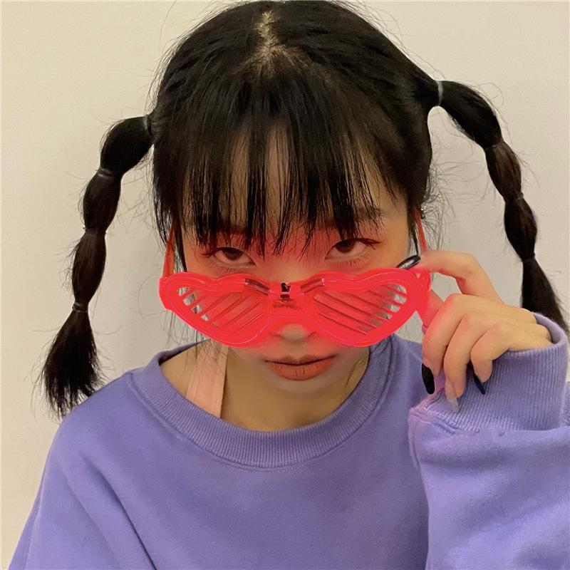 1 Stück Party Leuchten im Dunkeln Brillen Leuchten LED Brillen Neon Partygeschenke Sonnenbrillen für Kinder Erwachsene Partydeko rot von Joom DACH