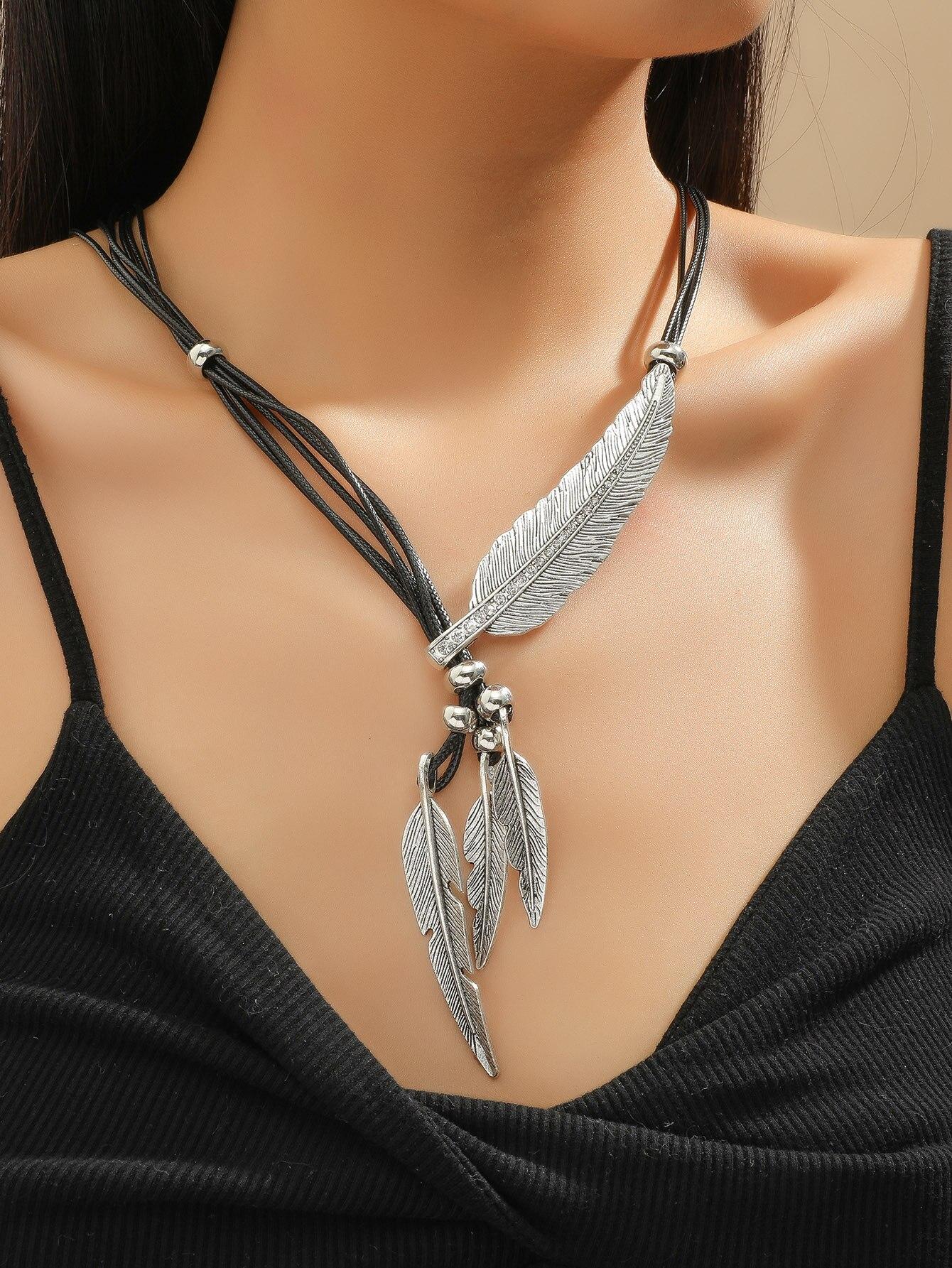 1 einfache und elegante High-End-Licht Luxus Retro Gold-Farbe Silber-Farbe Blatt Kristall Halskette für DAMEN Mode, Urlaub silber von Joom DACH