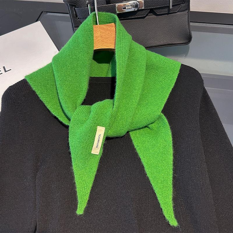 100% Australische Reine Wolle Gestrickter Dreiecksschal für Damen Kopftuch, Luxuriöses und Lässiges Warmes Vielseitiges Tuch für Damen 110*40cm grün von Joom DACH