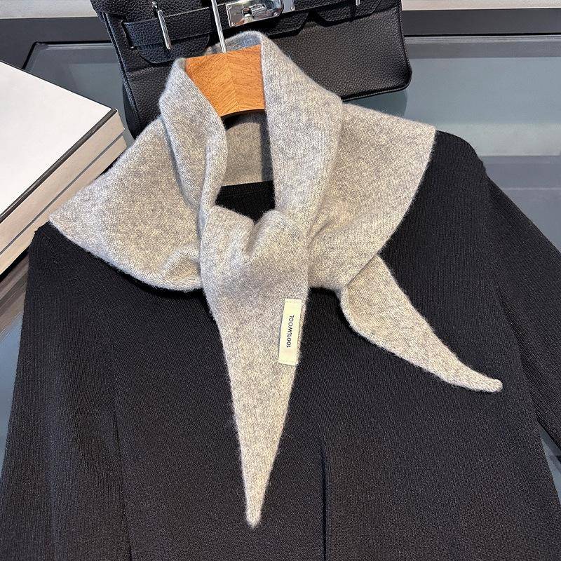 100% Australische Reine Wolle Gestrickter Dreiecksschal für Damen Kopftuch, Luxuriöses und Lässiges Warmes Vielseitiges Tuch für Damen 110*40cm hellgrau von Joom DACH