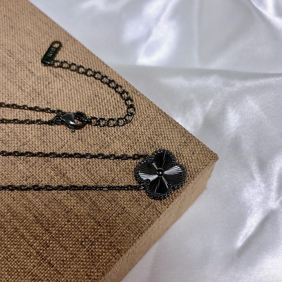 15MM Doppelseitige Titanstahl Halskette mit vierblättrigem Kleeblatt Einfache Damen Schlüsselbeinkette Netzrote Schmuckstücke von Joom DACH