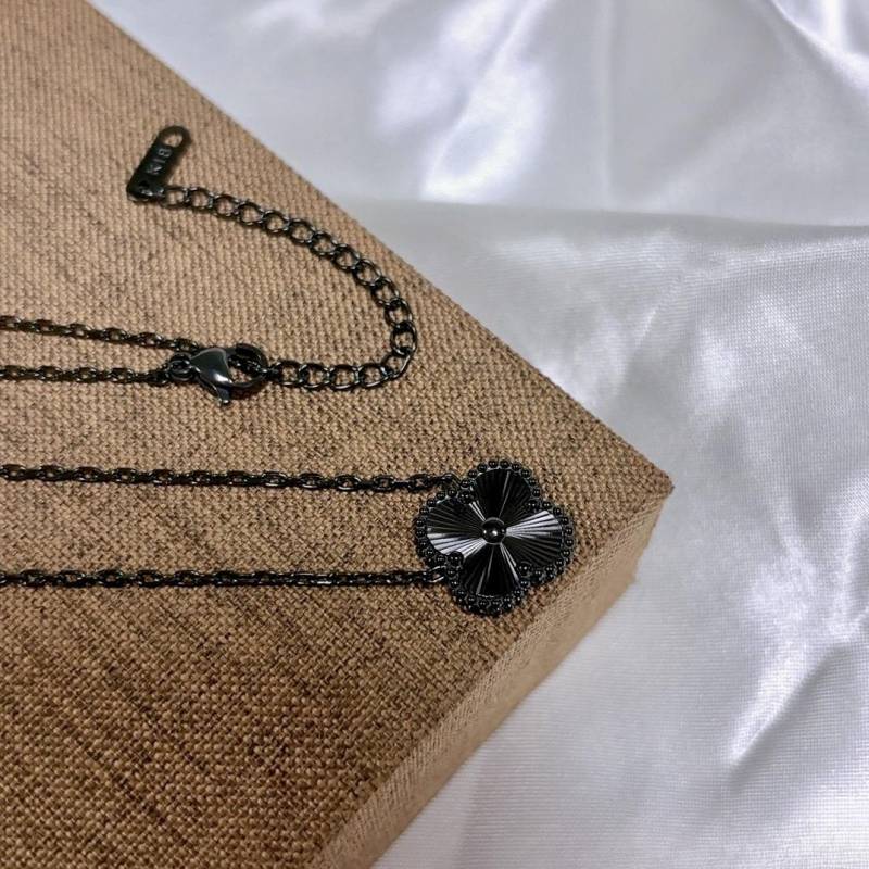 15MM Doppelseitige Titanstahl Halskette mit vierblättrigem Kleeblatt Einfache Damen Schlüsselbeinkette Netzrote Schmuckstücke von Joom DACH