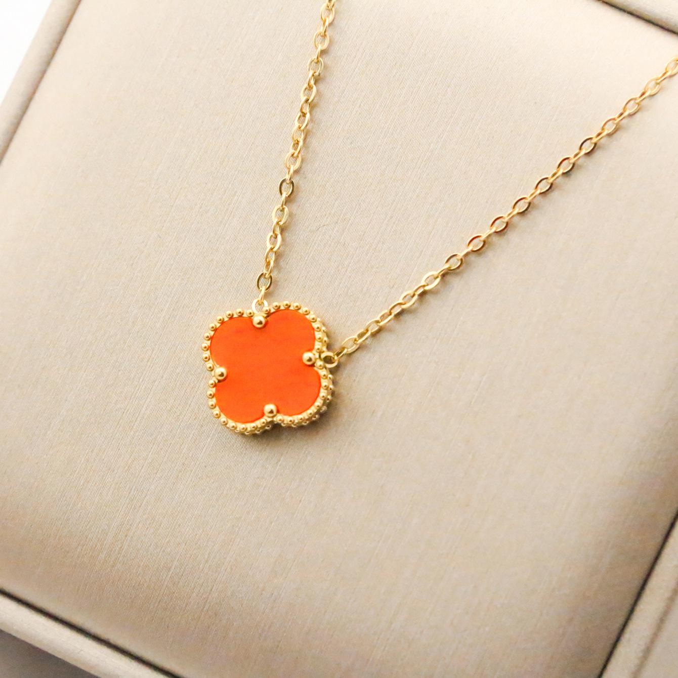 15mm Doppelseitige Titanstahl Vierblättriges Kleeblatt Halskette Damen Schlichte Titanstahl Schlüsselbeinkette Halskette Netz Roter Schmuck von Joom DACH