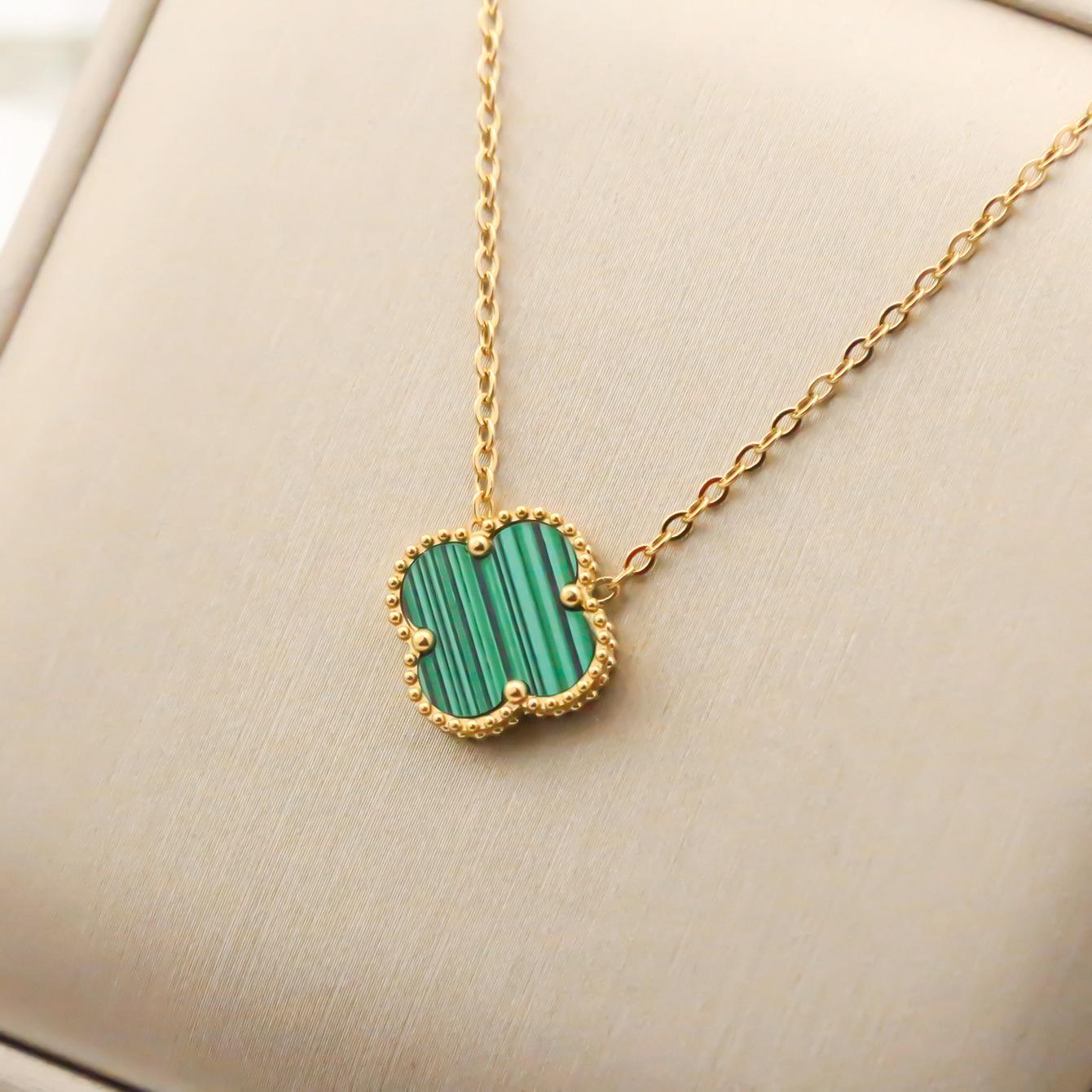 15mm Doppelseitige Titanstahl Vierblättriges Kleeblatt Halskette Damen Schlichte Titanstahl Schlüsselbeinkette Halskette Netz Roter Schmuck von Joom DACH