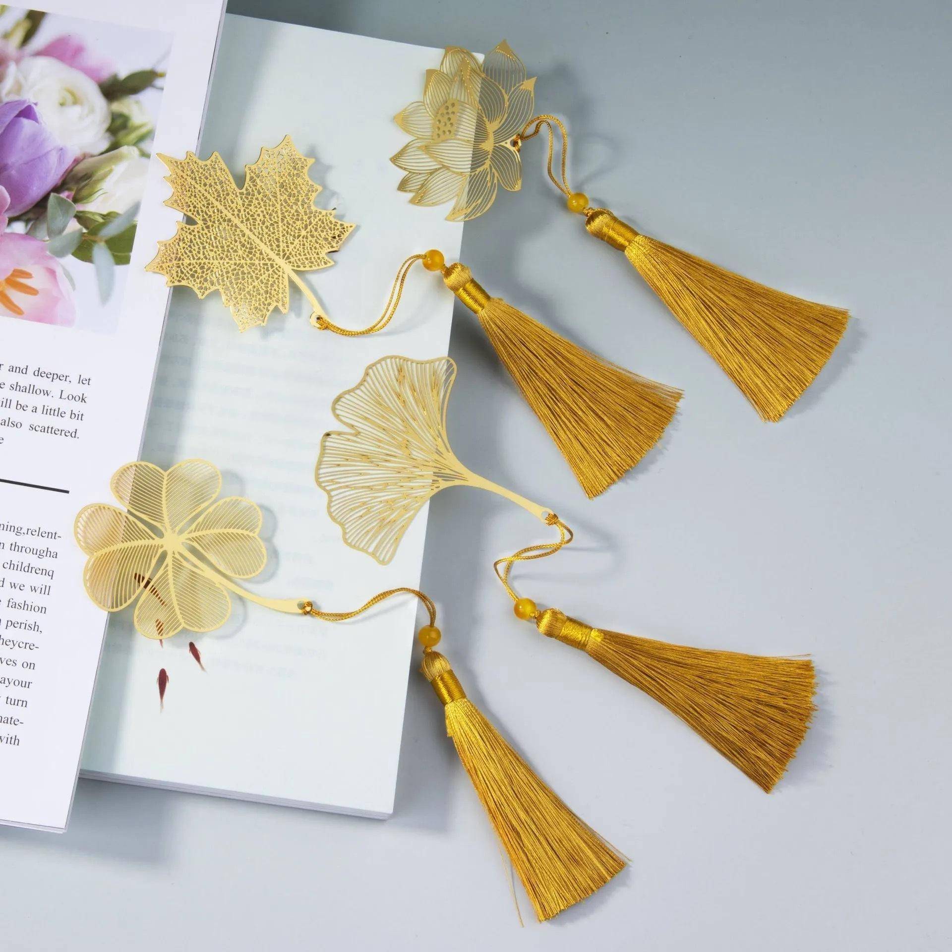 1PC Lotusblatt Vene Metall Lesezeichen Chinesischen Stil Kreative Lesezeichen Quaste Anhänger Student Geschenk Messing Quaste Schule Schreibwaren Maple leaf von Joom DACH