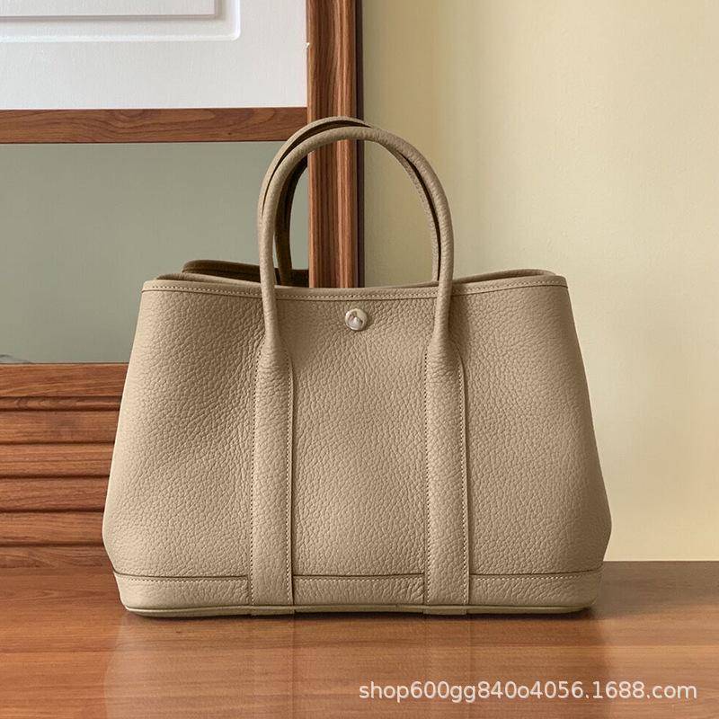 2023 Trendy Echtleder Gartentasche: Umhängetasche und Handtasche für Damen mit großem Fassungsvermögen 2023 Trendy Echtleder Gartentasche: Umhängetasche und Handtasche für Damen mit großem Fassungsvermögen von Joom DACH