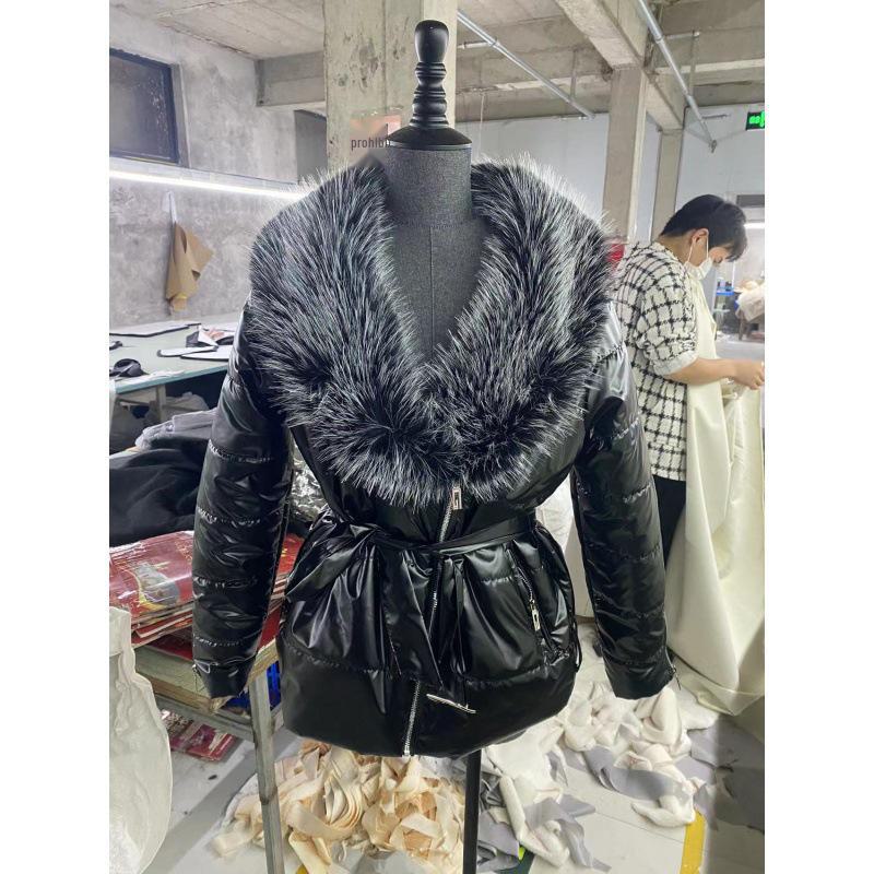 2024 Herbst/Winter Damen Kurzer Daunen-Baumwollmantel mit glänzendem Pelzkragen und Gürtel 5XL schwarz von Joom DACH