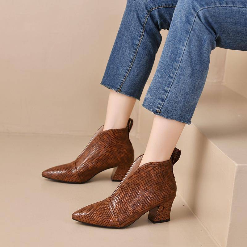 2024 Herbst/Winter Damen Spitzschuh Chelsea Boots mit mittlerem Absatz in Unifarbe 41 dunkelbraune von Joom DACH