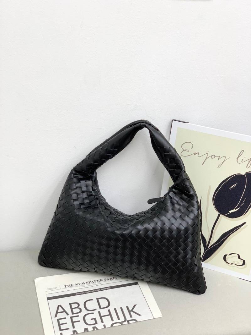 2024 Herbst/Winter Handgewebte Croissant Tragetasche: Große Kapazität, Echtes Leder, Damen-Unterarmdesign 48x28x3 cm von Joom DACH