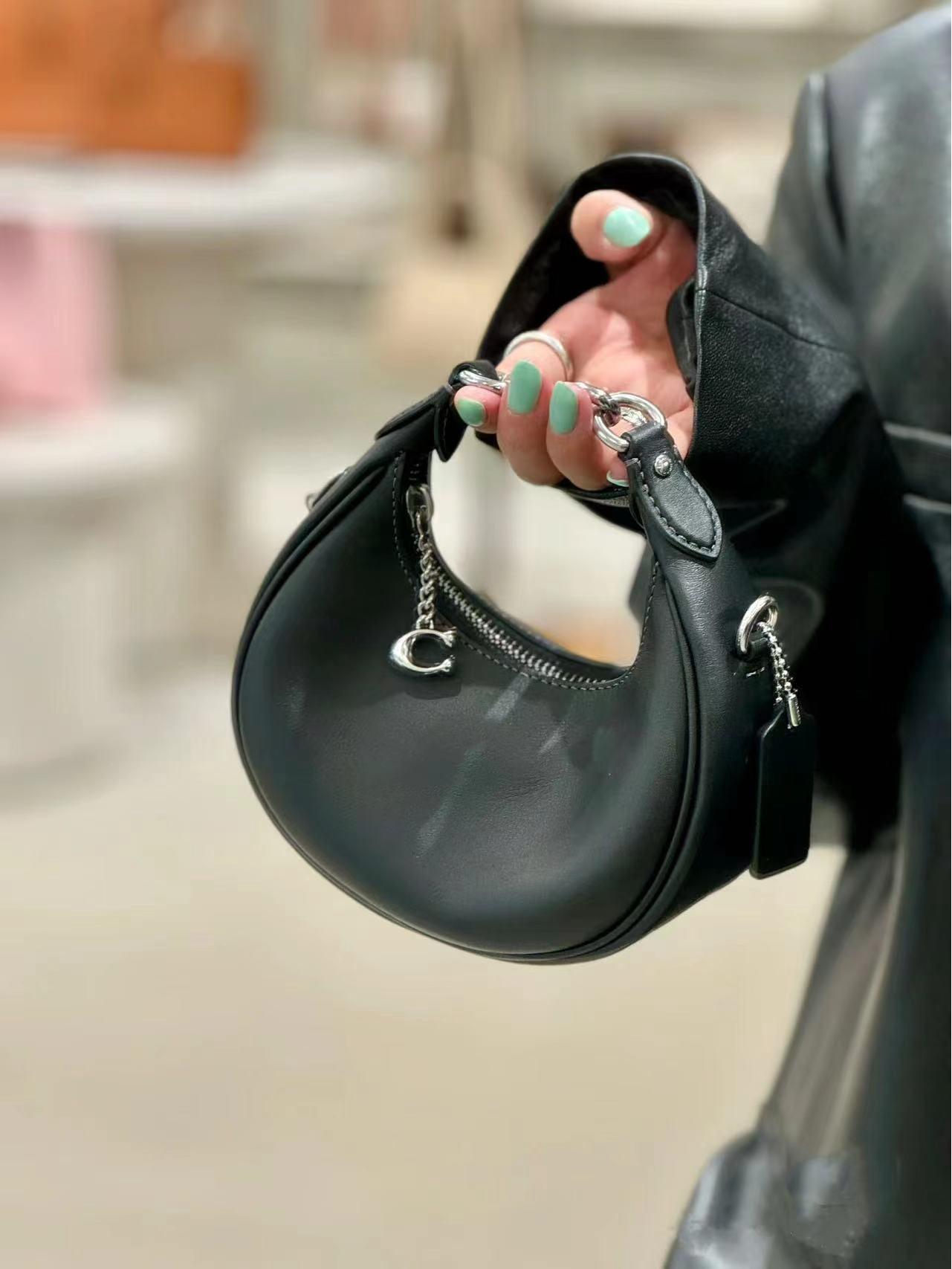 2024 Koujia Jonie Mini Halbmond-Umhängetasche aus Leder – Kleine Handtasche für Damen 15 x 7 x 6 cm schwarz 2024 Koujia Jonie Mini Halbmond-Umhängetasche aus Leder – Kleine Handtasche für Damen 15 x 7 x 6 cm schwarz von Joom DACH