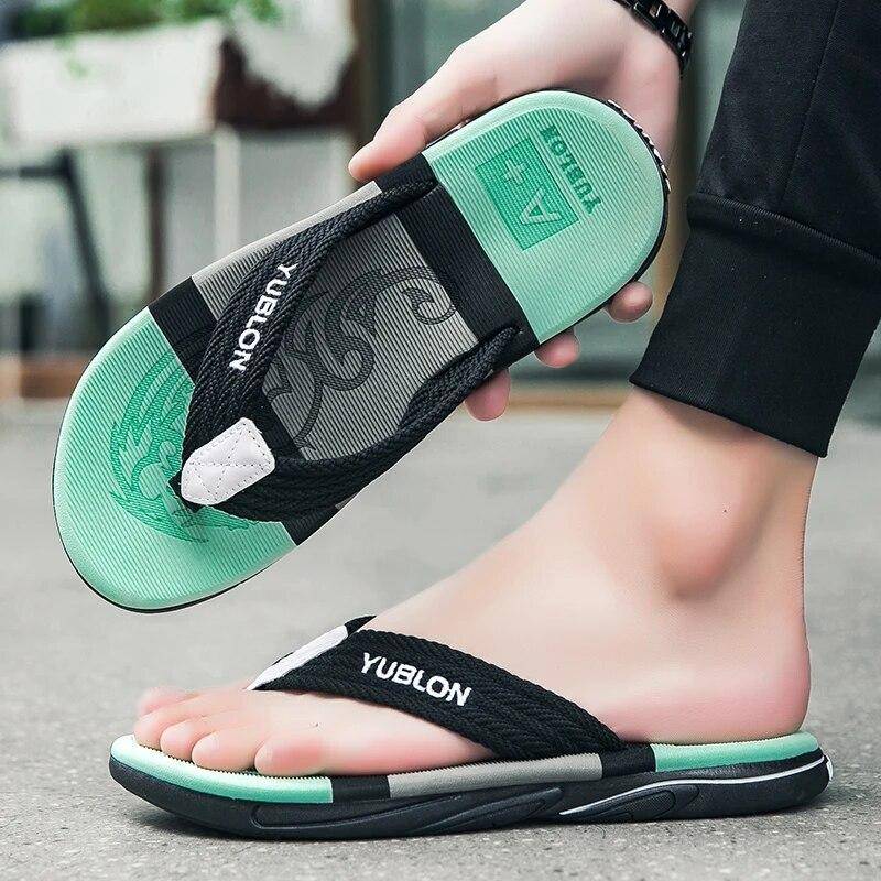 2024 Sommer Flip-Flops Männer Strand Sandalen Anti-Rutsch Atmungsaktiv Casual Männer Strand Hausschuhe Outdoor Große Größe 45 42 schwarz von Joom DACH