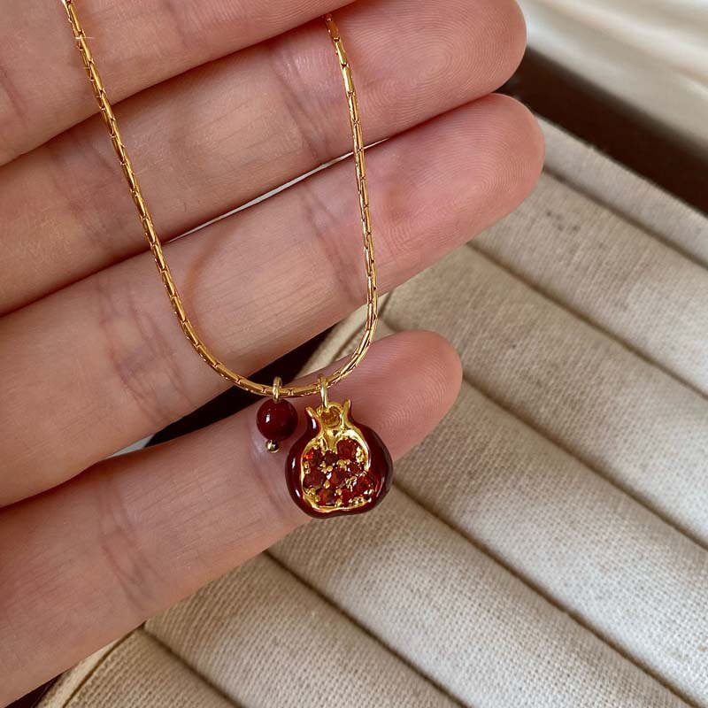 2025 Neue Trendige Rote Granatapfel Anhänger Halskette für Damen Süße Niedliche Frucht Schlüsselbeinkette Charm Ohrringe Choker Zirkon Geschenk von Joom DACH