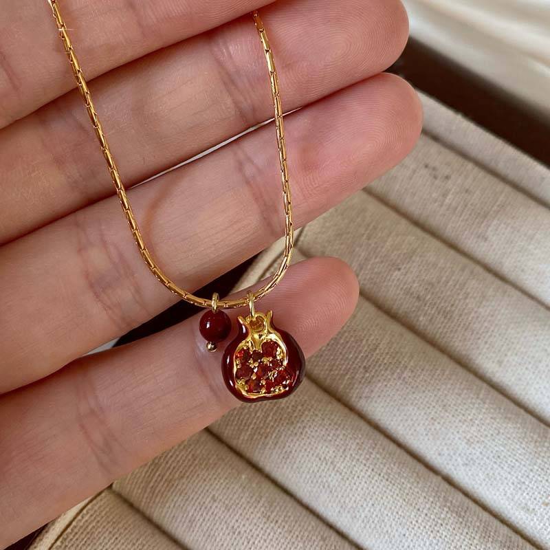 2025 Neue Trendige Rote Granatapfel Anhänger Halskette für Damen Süße Niedliche Frucht Schlüsselbeinkette Charm Ohrringe Choker Zirkon Geschenk von Joom DACH