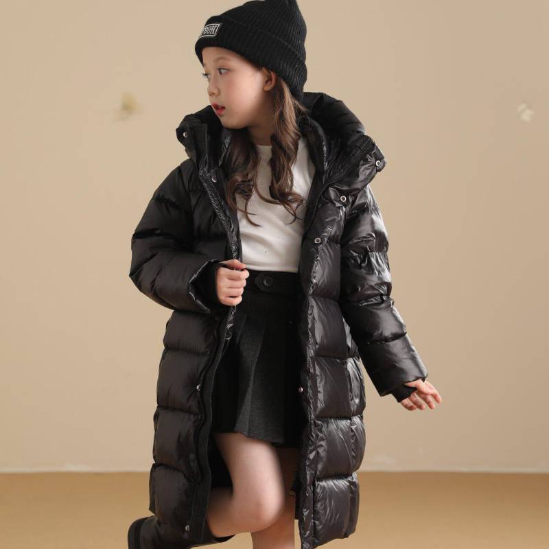 2025 Schwarzgoldener Kinder-Wintermantel mittellang mit dicken Gänsedaunen - Trendige Eltern-Kind-Kleidung 120 schwarz von Joom DACH