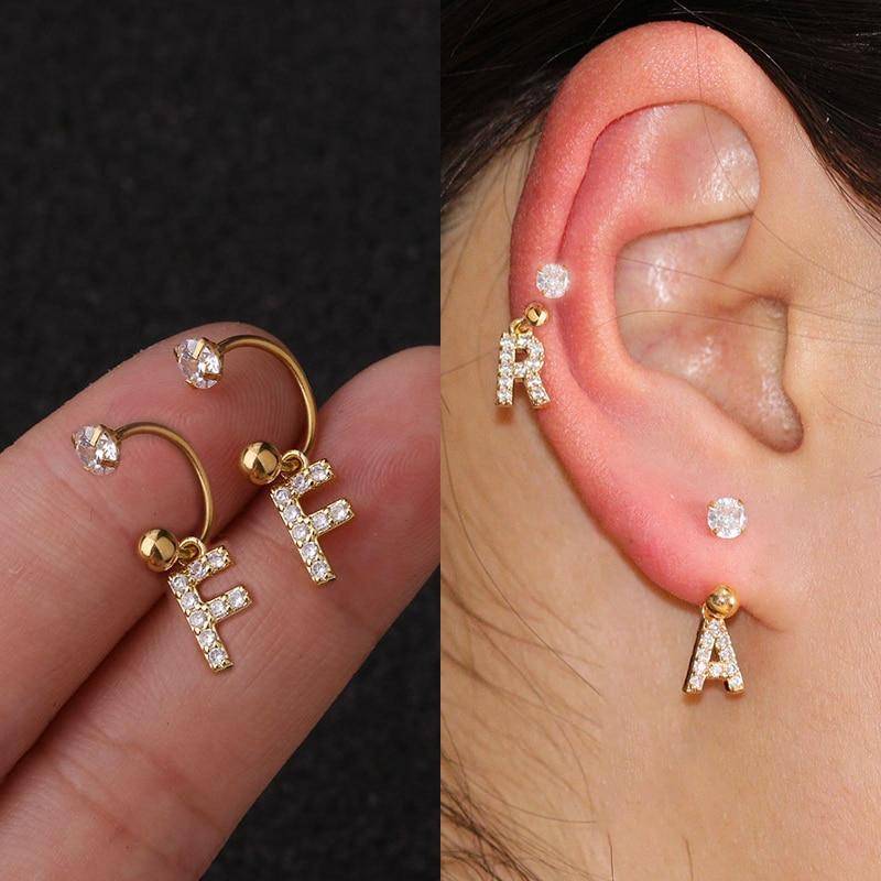 2PCS Edelstahl Kleine Kristall CZ 26 Buchstaben Ohrstecker Ohrring Frauen Hoop Helix Tragus Knorpel Conch Daith Piercing Schmuck A-2PCS gold von Joom DACH