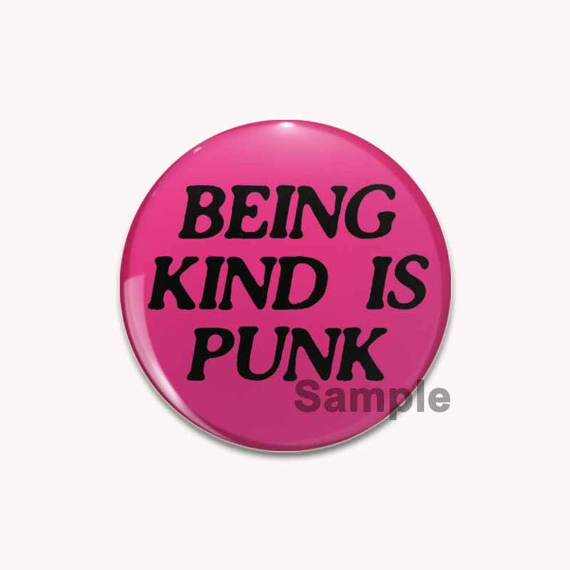 32/44/58mm Cartoon Tier Schmetterling/Krieger Gans/Gestapelte Katze Abzeichen Kunst Schreiben Being Kind Ist Punk Broschen Rucksack Zubehör Decor Pin 44mm von Joom DACH