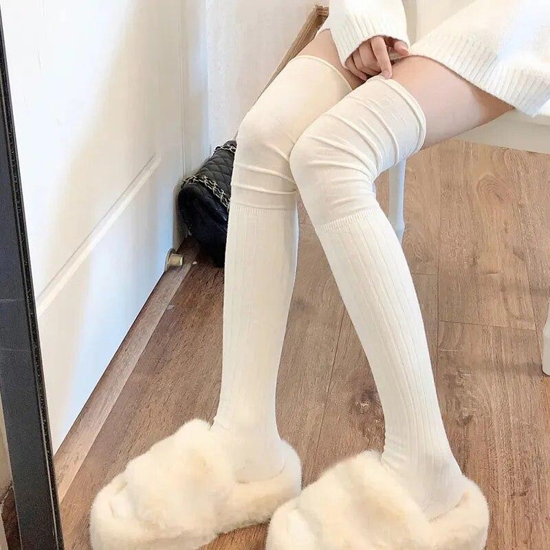 5 Farben Oberschenkelhohe Strümpfe Damen Overknee Lange Socken Warme gestrickte Stiefelsocken Beinwärmer Japanische JK-Baumwolle Hohe Röhrenleggings One size weiß von Joom DACH