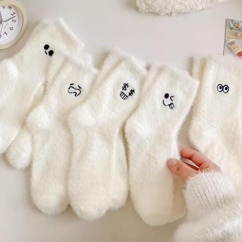 5 Paar Weiße Socken für Damen Frühling und Herbst Lustige Socken für Paare Lässige Sportsocken Studentensocken Winter von Joom DACH