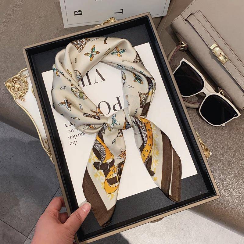 70 Quadratischer Schal Seidenschal Französischer Damen-High-End-Schal Vielseitiger passender Dorfhemd-Schal Schal von Joom DACH