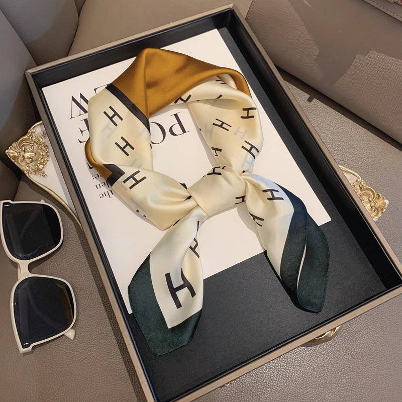 70 Quadratischer Schal Seidenschal Französischer Damen-High-End-Schal Vielseitiger passender Dorfhemd-Schal Schal von Joom DACH