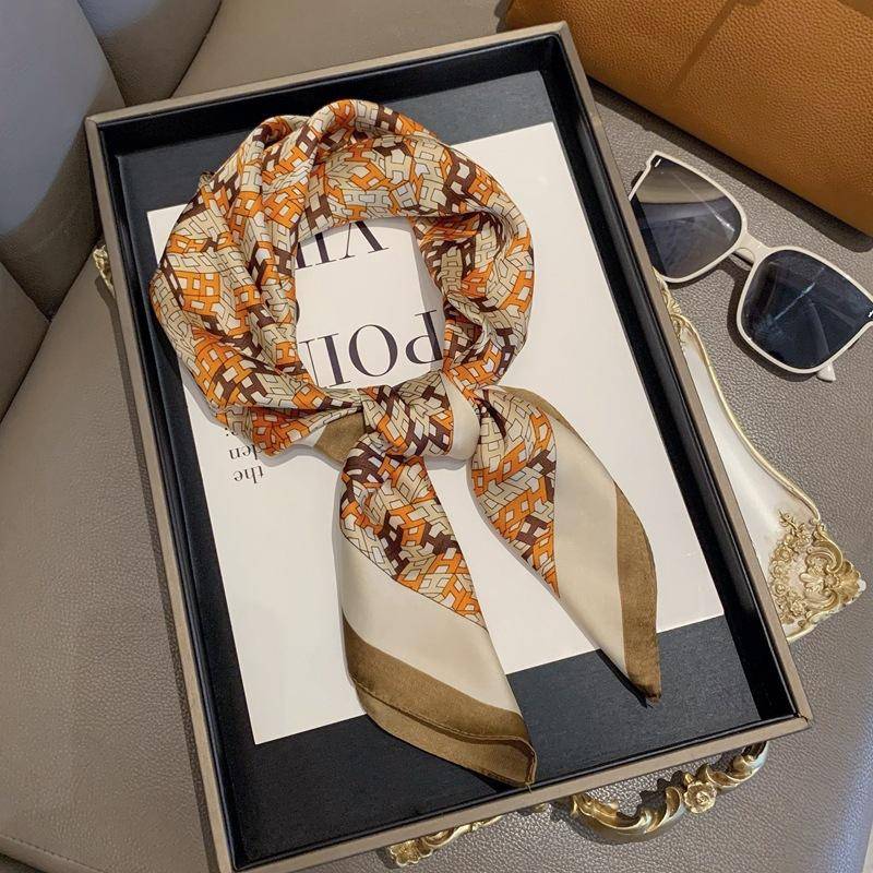 70 Quadratischer Schal Seidenschal Französischer Damen-High-End-Schal Vielseitiger passender Dorfhemd-Schal Schal von Joom DACH