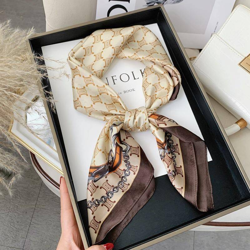 70 Quadratischer Schal Seidenschal Französischer Damen-High-End-Schal Vielseitiger passender Dorfhemd-Schal Schal von Joom DACH