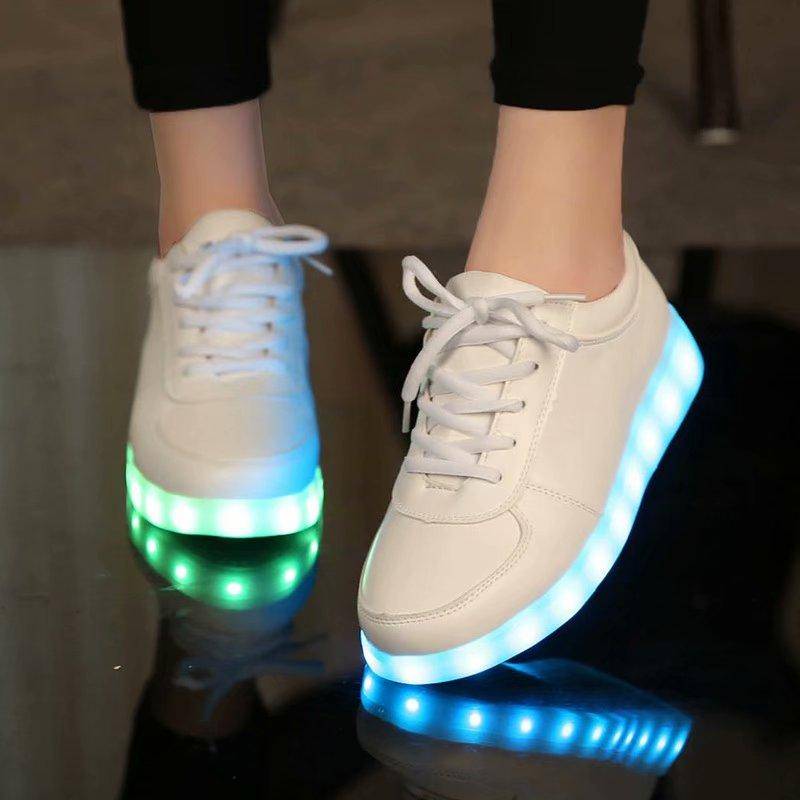 8 farben LED Leuchtende Schuhe Männer Frauen Unisex Paar Turnschuhe Mode Lässig Flache Led Schuhe für Erwachsene USB Lade lichter Schuhe 39 weiß von Joom DACH