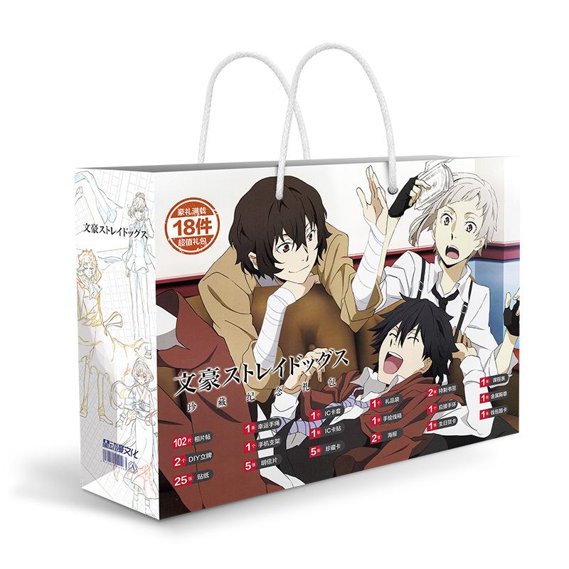 Anime Stray Dogs Geschenktüte, Sammeltasche, Spielzeug, inklusive Postkarte, Poster, Abzeichen, Aufkleber, Lesezeichen, Hüllen von Joom DACH