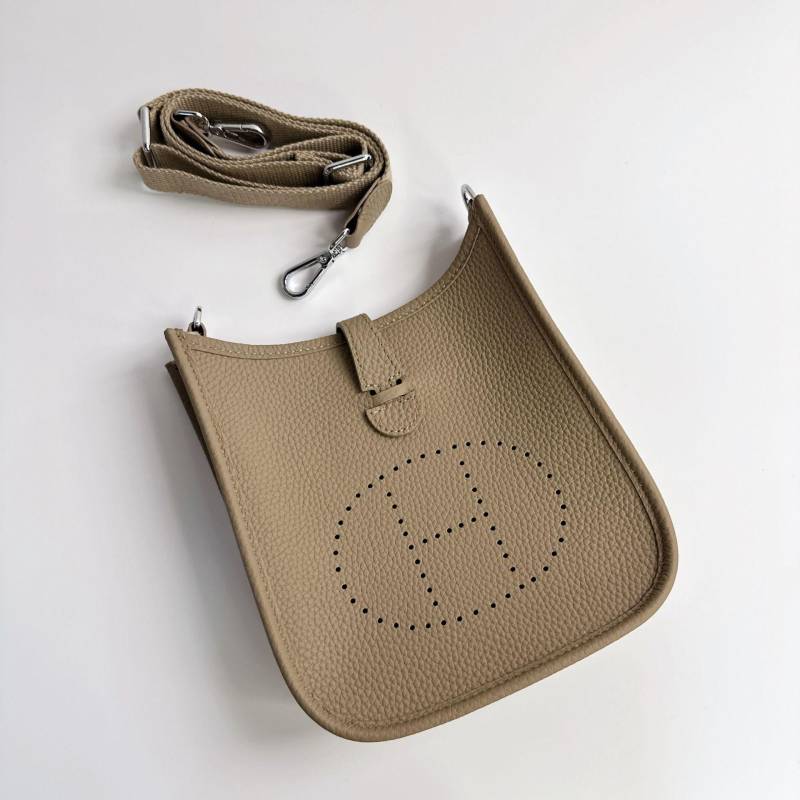 Aomen Bao Damen Echtleder Schultertasche High-End-Sinn Rindsleder Tragetasche H-Schnalle Hohlweben Einzelfach-Tasche 30x11x28cm hellgrau von Joom DACH