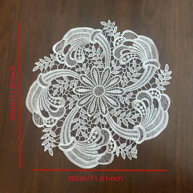 Ausgehöhlter Tischläufer aus Spitze, Tassenuntersetzer, floral bestickte Tischdecke, wiederverwendbar, elegante Tischdeckchen, Tischdecke, Geschirr, Heimdekoration 30cm x 30cm von Joom DACH
