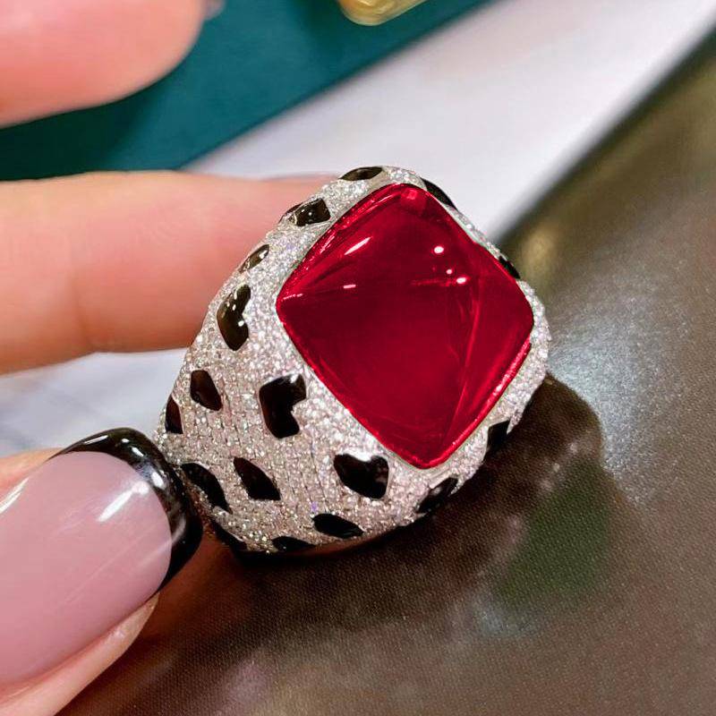 BELLA BOX Luxus Königssaphir Rot Bohrer Smaragd Groß Zucker Turm Leopardenmuster Ring Geeignet Für Damen Täglich Party Modeschmuck Adjustable Opening rot von Joom DACH