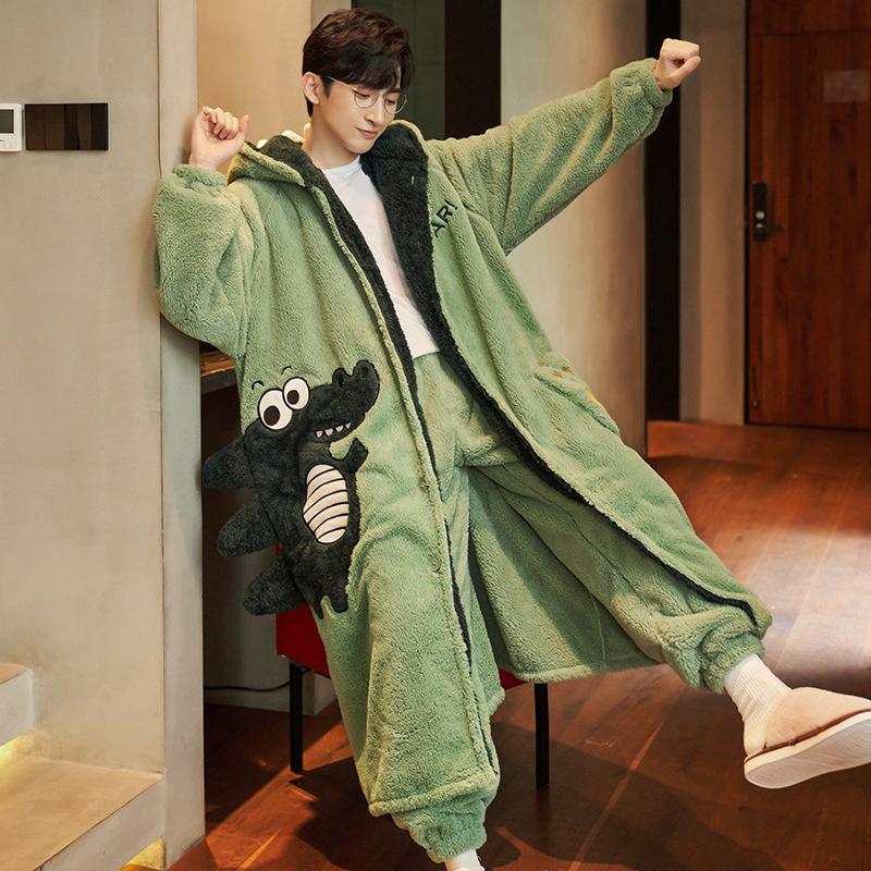 Bademantel für Herren mit Cartoon-Motiv für Zuhause, lässiger Kimono, Winter, Flanell, warm, lang, dickes Nachthemd in Übergröße L Bademantel für Herren mit Cartoon-Motiv für Zuhause, lässiger Kimono, Winter, Flanell, warm, lang, dickes Nachthemd in Übergröße L von Joom DACH