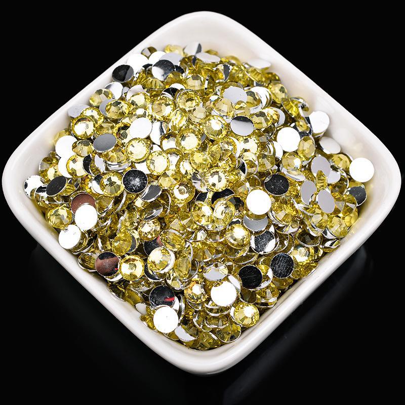 Beauty-Sticker aus Kunstharz mit flacher Unterseite und Diamanten, perfekt für selbstgemachte Handyhüllen und Nagelkunst.. Österreichische Diamantimitation im 14-Schliff in den Größen 2 mm/3 mm/4 mm. 3mm 1000 pieces von Joom DACH