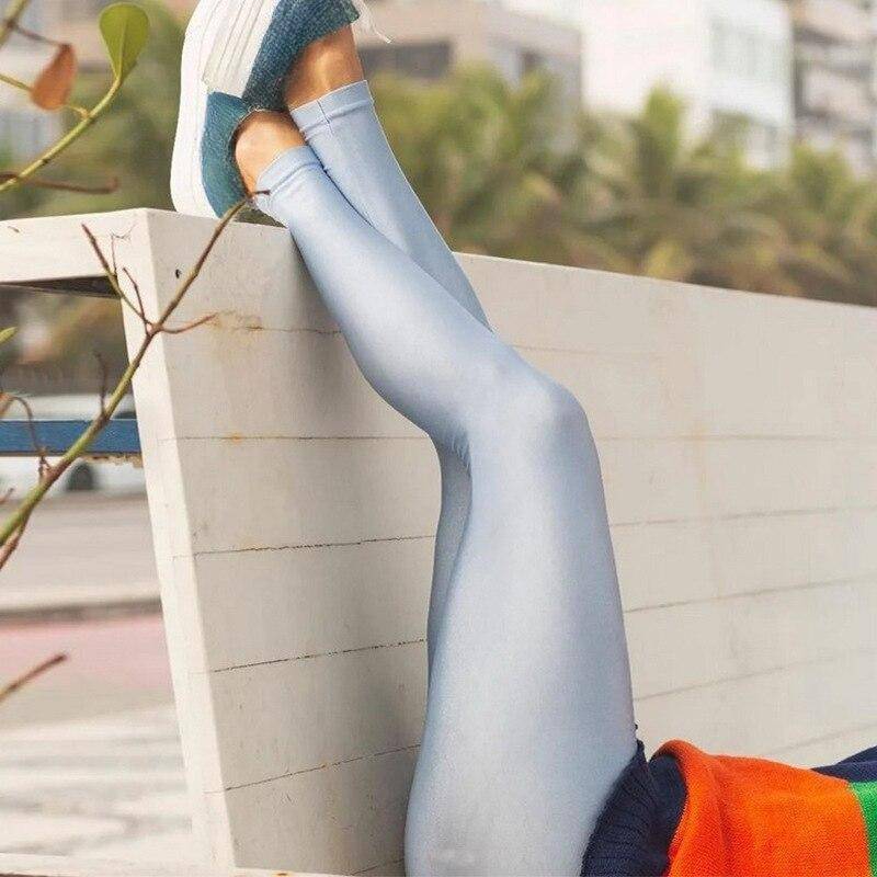 Beiläufige dünne Hosen Mode Frauen Stretchy Leggings Sport Jogginghose Bunte Glänzende Hosen Frauen Dünne Elastische Jogger 25551 XL silber von Joom DACH