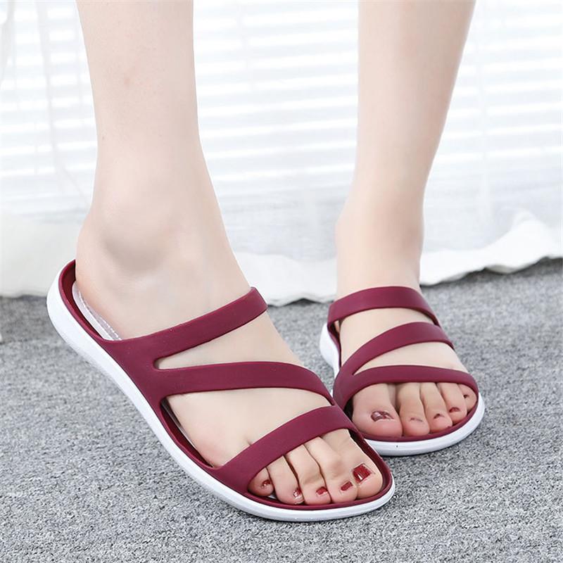 Beliebte Sandalen ohne Absätze Frau Sommer 2024 EVA Einfarbig Casual Hausschuhe Frauen Flache Gelee Schuhe Damen Strand Sandale 40 39 rot von Joom DACH