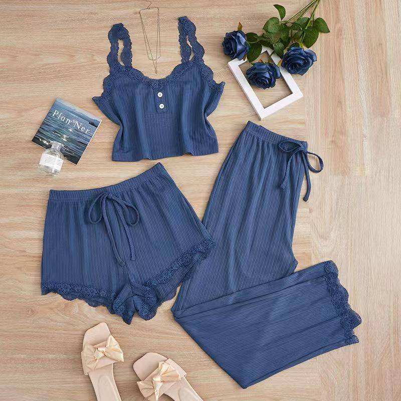 Beliebtes Damen Dreiteiliges Pyjama-Set mit Spitzenbesatz: Camisole, Shorts und lange Hose Medium von Joom DACH