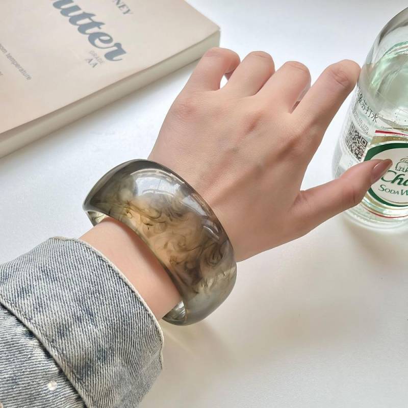 Böhmische Acryl Armreif glänzend transparent Hand Ring einfache unregelmäßige breite Armband Mädchen grau von Joom DACH