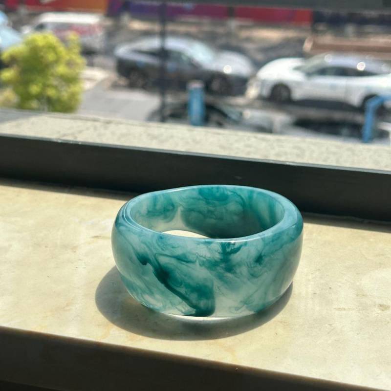 Böhmische Acryl Armreif glänzend transparent Hand Ring einfache unregelmäßige breite Armband Mädchen blau/weiß von Joom DACH